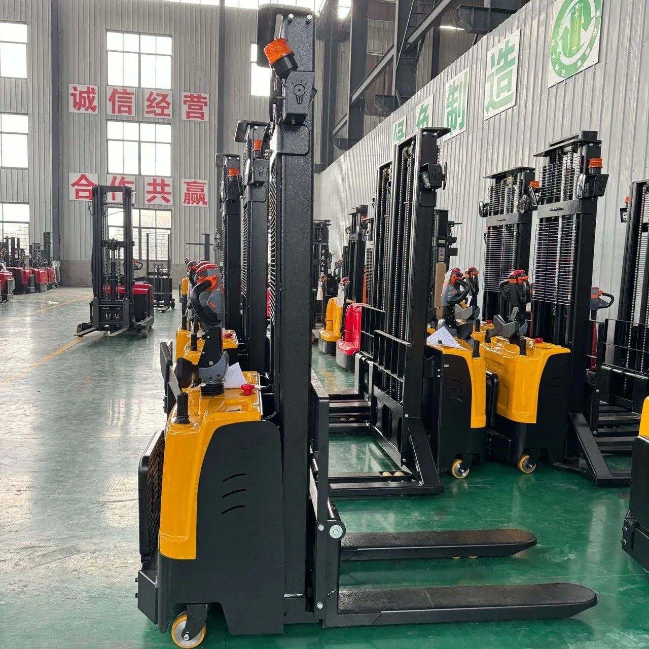 Light Weight 1-1.5t Load Capacity 500mm Load Center Electric Pallet Stacker All-Electric Forklift with 1100mm Fork Length